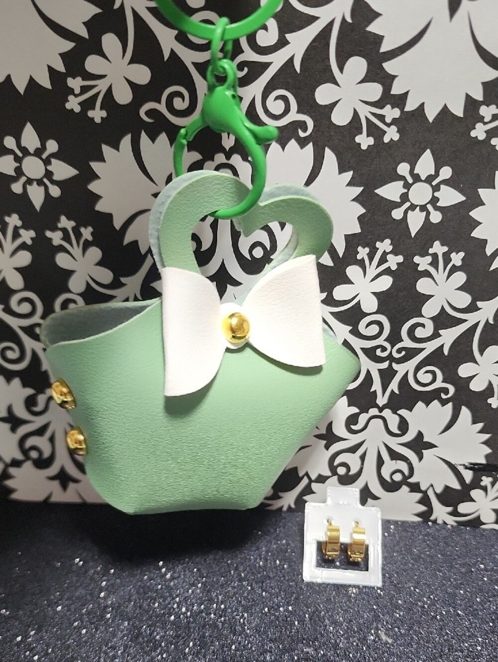 Mint Green Heart-Handle Women’s Handbag with White Bow - Picture 6 of 8